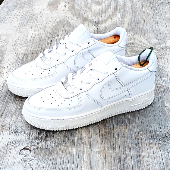 Nike Air Force 1 07 LV8 Streetwear/Lifestyle Shoes Size 6.5 Youth/8 Women - Picture 2 of 9